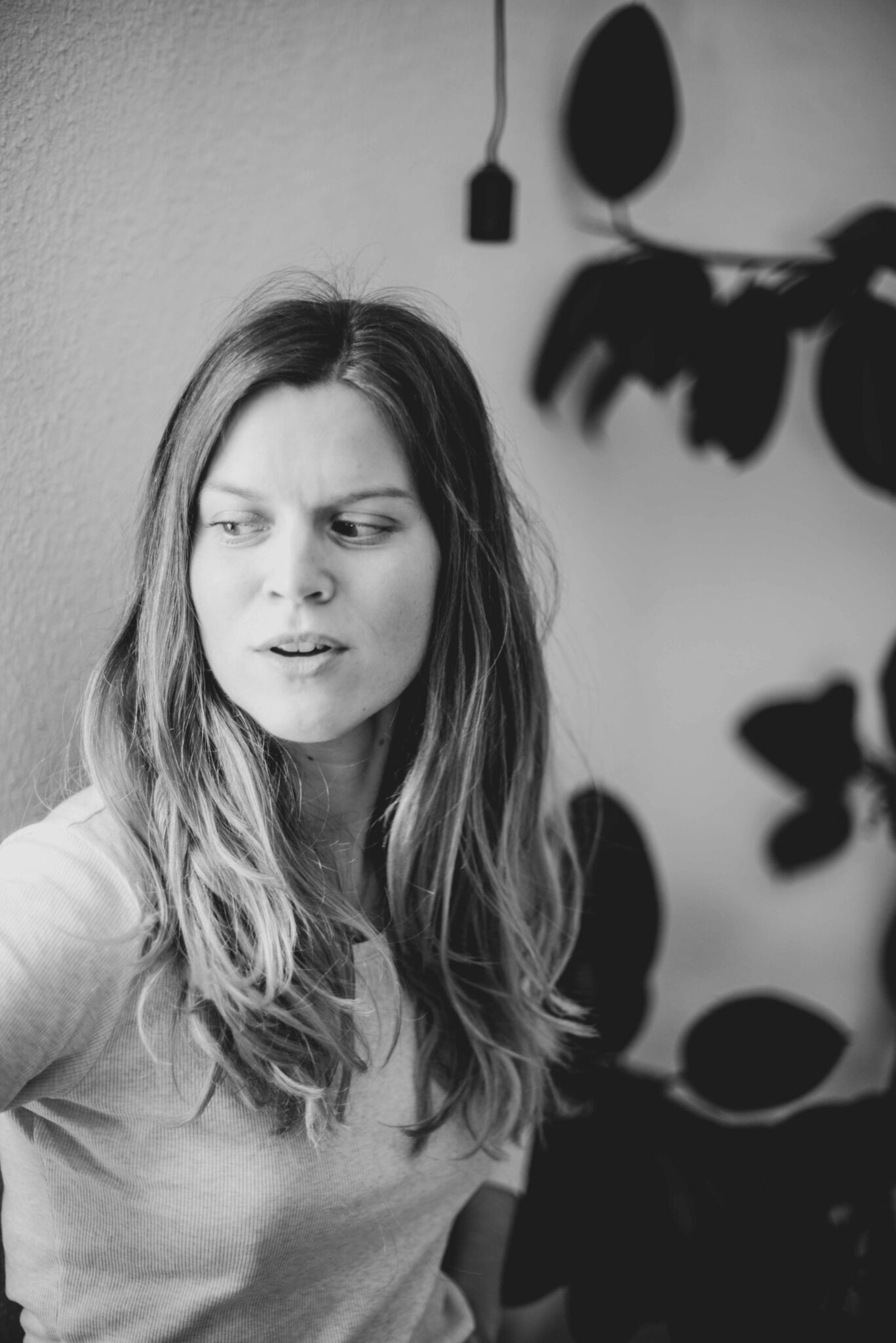 Schwarzweiß-Porträt der Ergotherapeutin Christina Gegenleitner