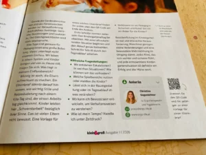 Aufgeschlagenes Fachmagazin „klein&groß“ mit dem Artikel von Christina Gegenleitner